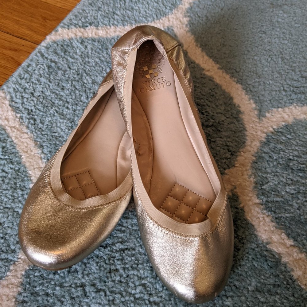 Vince camuto gold flats size 8.5